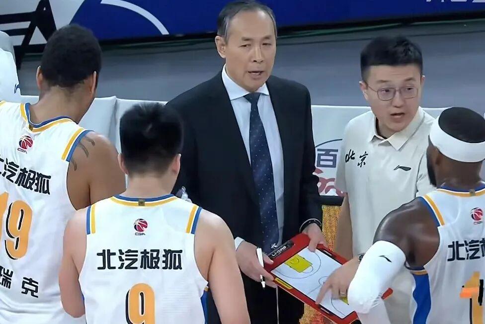 开云体育下载APP-北京男篮下半场崩盘,上海男篮19分大胜,翟晓川12+6范子铭辣眼睛